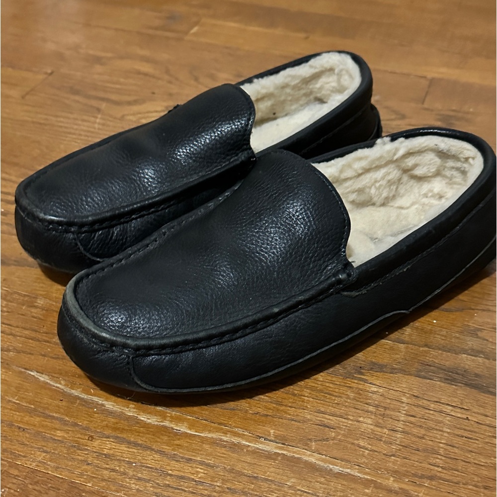 UGG Ascot Black Leather Slipper.Good Used Cond. Marked Men's 11 but are a 10.5.